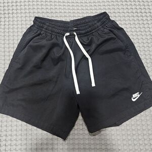 Nike Men’s Black Athletic Shorts Size Medium – Lightweight Drawstring
